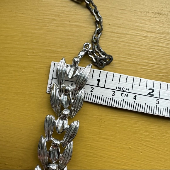 Vintage Silvertone Leaf Linked Necklace - Picture 6 of 6